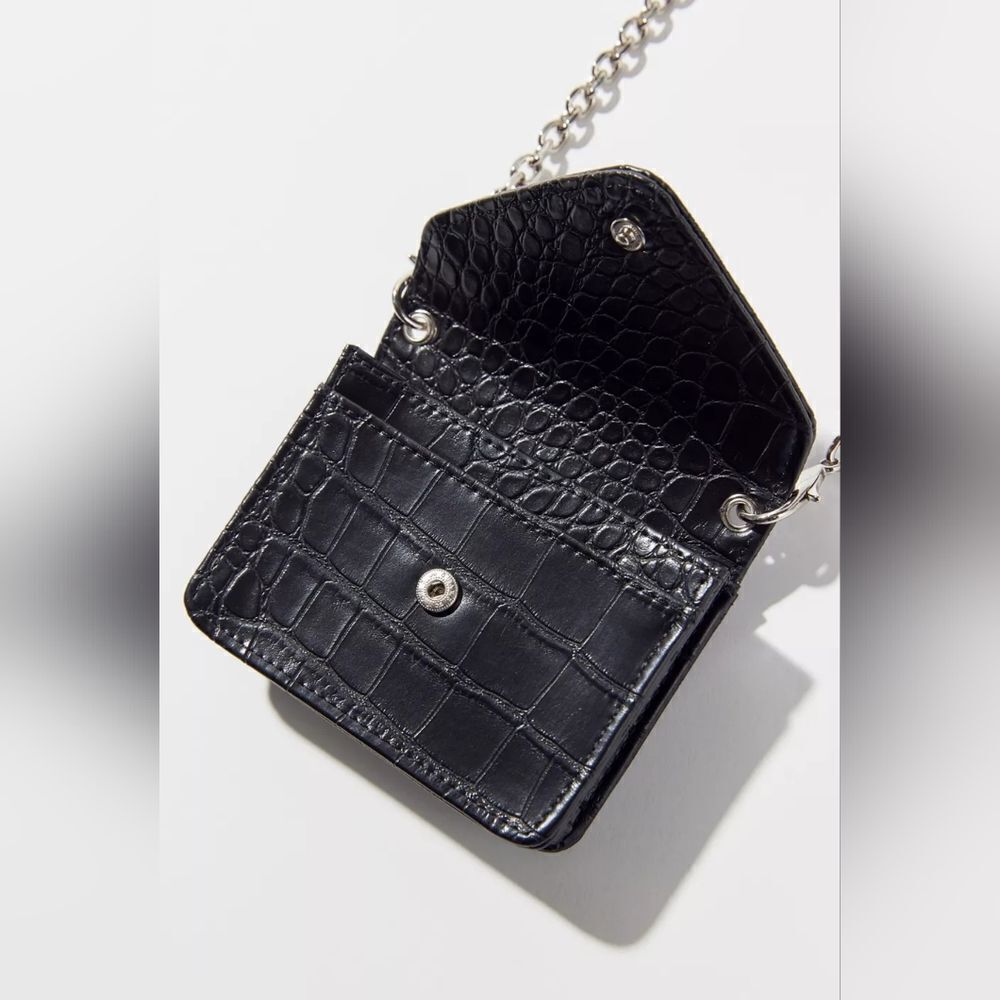 Black Vegan Croc leather chain strap wallet - Picture 5 of 8